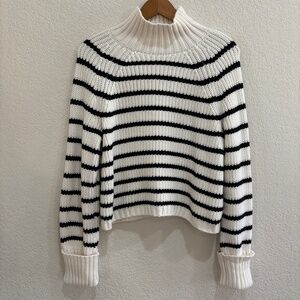 Abercrombie & Fitch Cream & Black Striped Cropped Knit Sweater — XS